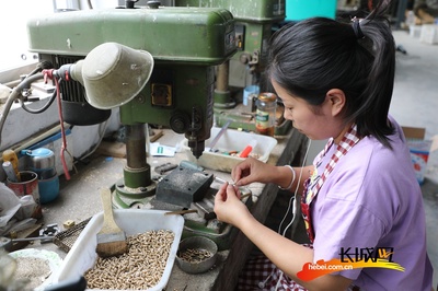 高清組圖|走進(jìn)周窩樂(lè)器工廠